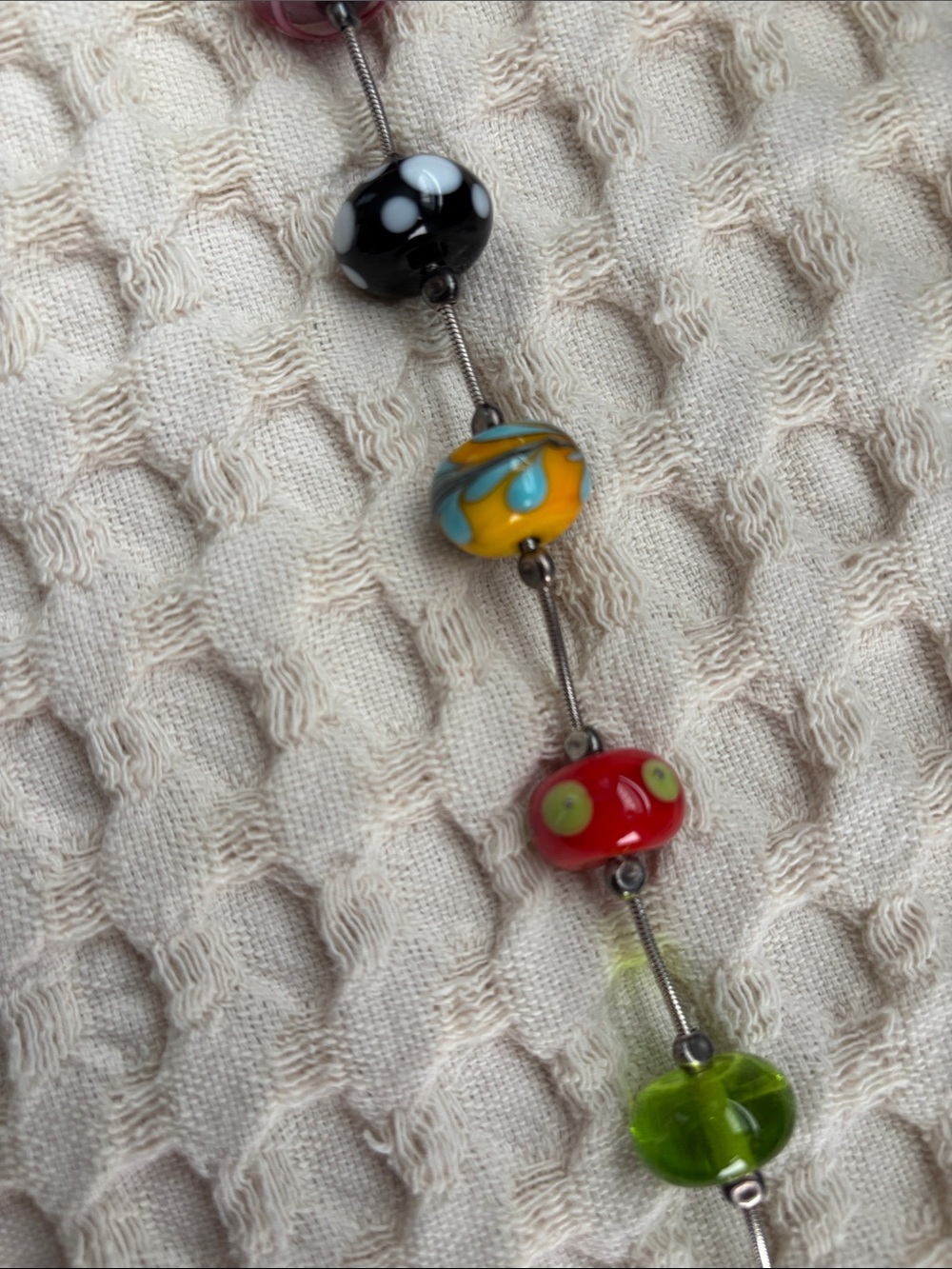 Vintage necklace w/ glass beads - Picture 5 of 9